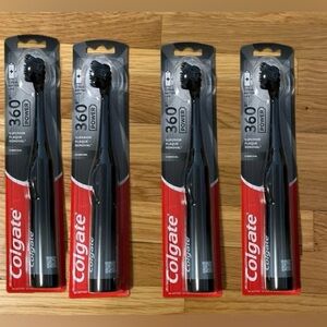 Colgate 360 Charcoal Battery Powered
Toothbrush Soft (4 Pack)
